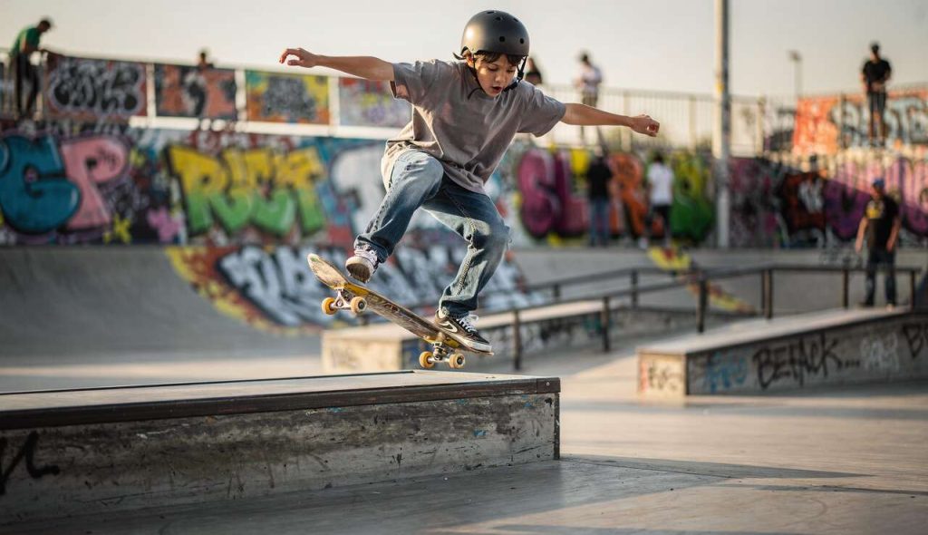 5 figures de base en skate pour débutants