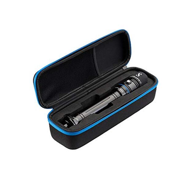 Découvrez notre test complet de la lampe de plongée Scubapro Novalight 850 : performance, fiabilité et éclairage puissant pour vos plongées profondes.